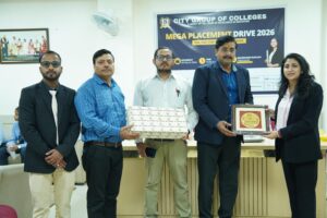 एचडीएफसी लाइफ, आईसीआईसीआई बैंक, आदित्य बिड़ला ग्रुप, कोटक महिंद्रा बैंक, एचडीएफसी बैंक, पेटीएम सर्विसेज प्राइवेट लिमिटेड, टेलीपरफॉर्मेंस तथा आईडीएफसी फर्स्ट बैंक सहित 30 से अधिक प्रतिष्ठित कंपनियों ने हिस्सा लिया। कंपनियां वित्त, बीमा, रिटेल, टेक्नोलॉजी और मैन्युफैक्चरिंग क्षेत्रों से संबंधित थीं।